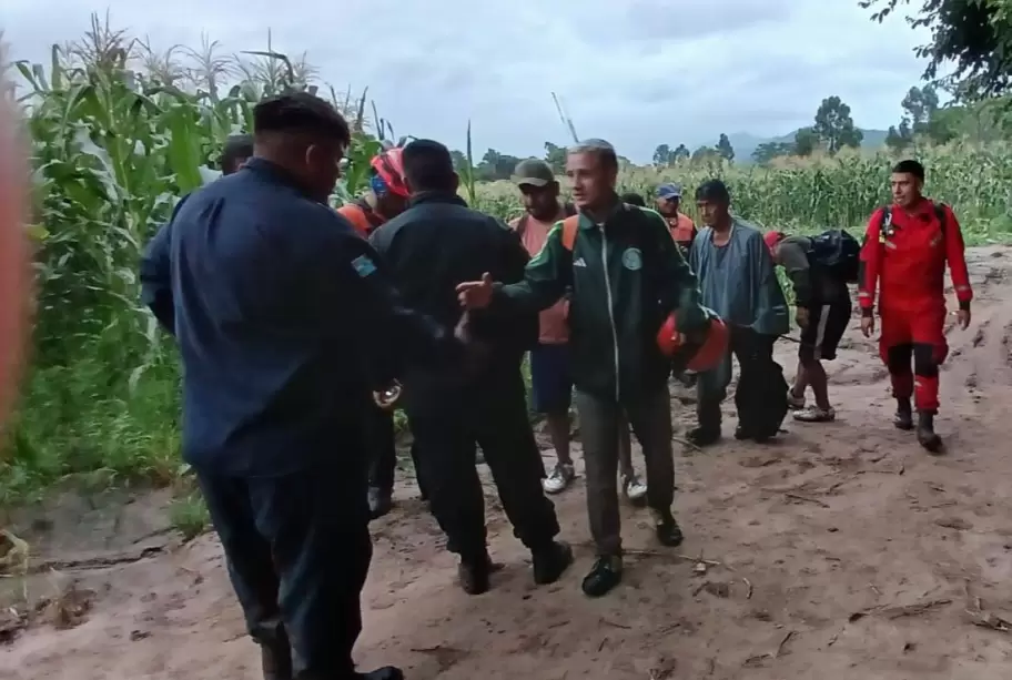 rescate de pescadores en el río Grande