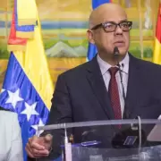El nuevo chavismo asume en Venezuela y quedará obligado a gobernar con la presión de Trump