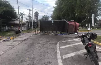cami�n volcado en Santo Domingo
