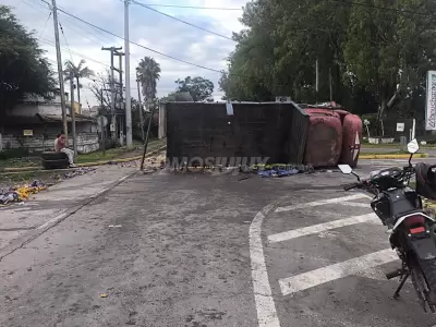 cami�n volcado en Santo Domingo
