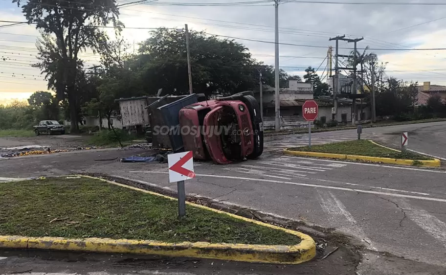 cami�n volcado en Santo Domingo