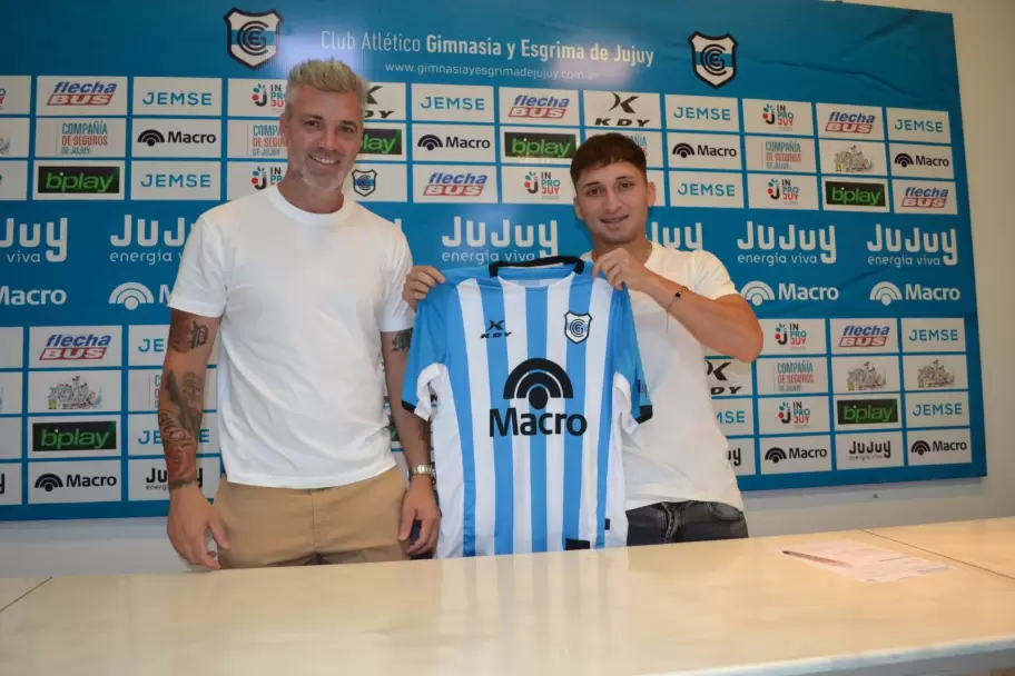 Lazarte firmó su contrato con el lobo