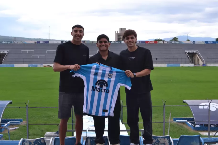 Nuevos colmillos para el “Lobo”. Firmaron Cachi, Gallardo y Paradela