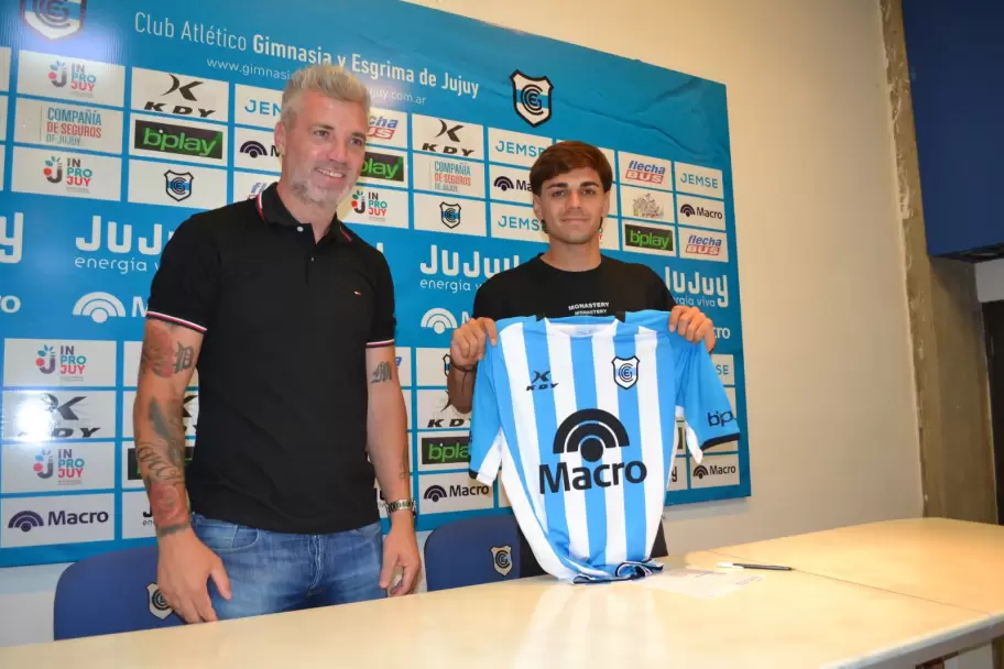 Federico Paradela es futbolista del lobo