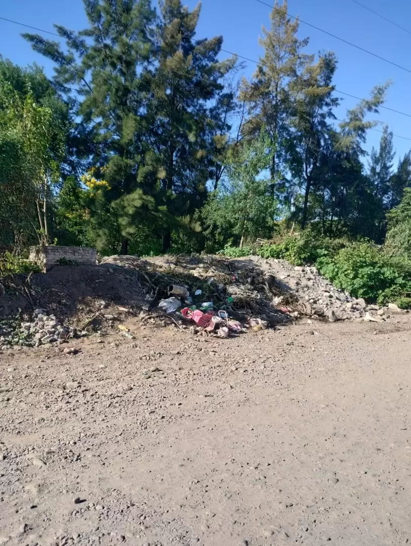 Basura en los alrededores del canal de la muerte