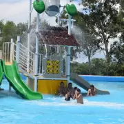 El Camping y Balneario "Jaque" abre sus puertas por la noche para disfrutar el verano