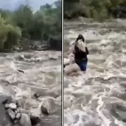 El ministro de Turismo y Cultura de San Luis rescató a un grupo de turistas atrapadas en un arroyo