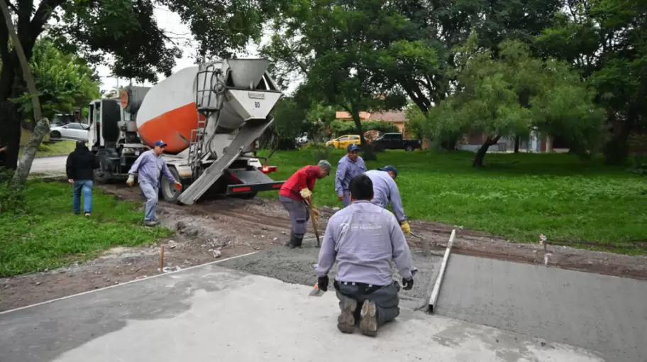 Realizan obras complementarias en la plaza "Ing. Ludovico Pedetti" de Bajo La Viña