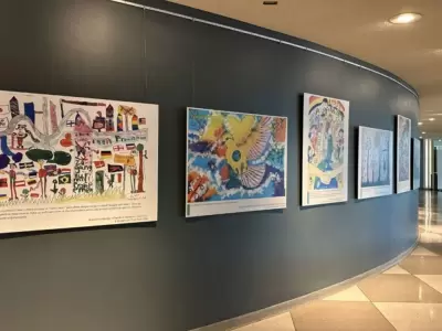 obras de arte de ni�as juje�as en la onu