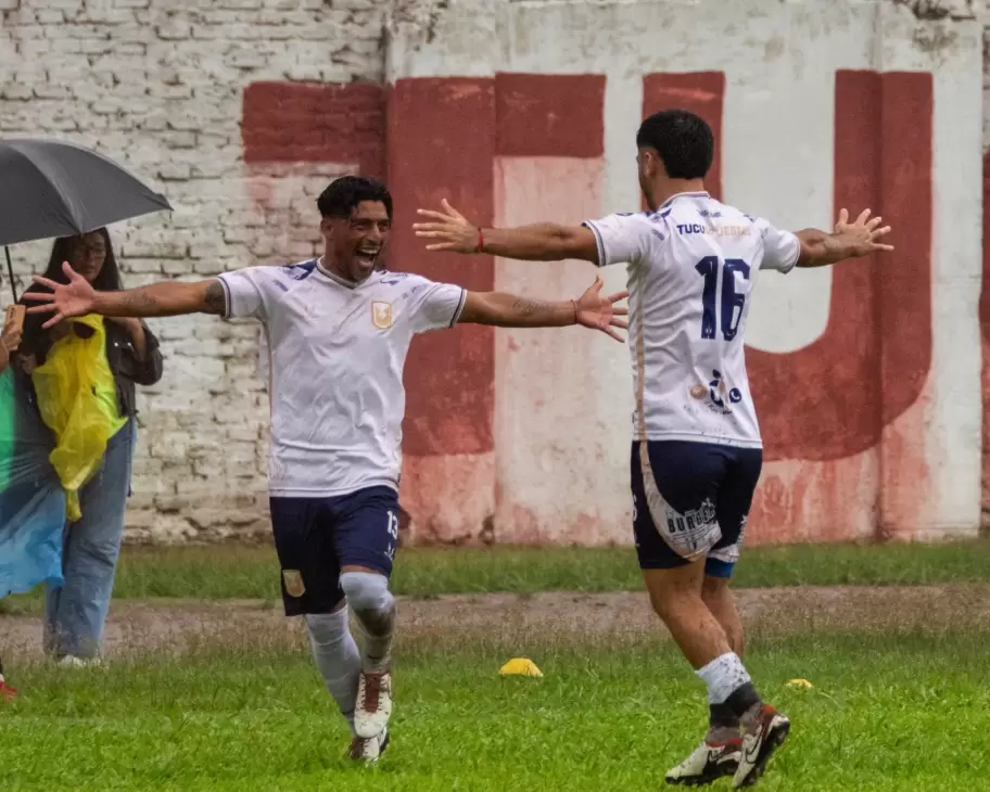 Ovejero celebra su gol ante Talleres de Perico