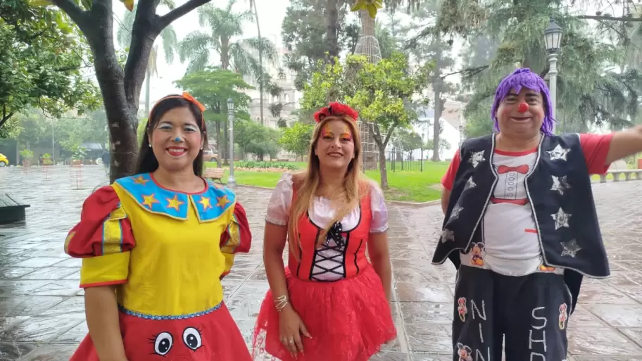 payasos, nina, gelatina y nino