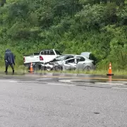 Choque frontal entre una camioneta y un auto en Ruta Nacional 9: falleció una persona