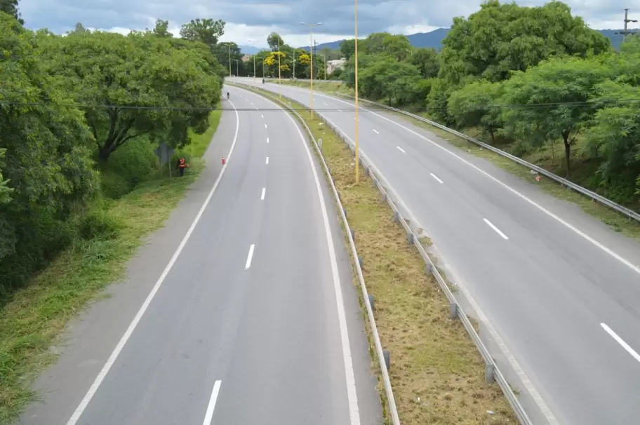 Vialidad Provincial, presente para desmalezar rutas nacionales
