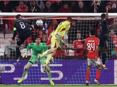 CAPTURA DEL AG�NICO GOL DEL ARQUERO ANATOLY TRUBIN EN EL �LTIMO CRUCE ENTRE BENFICA Y REAL MADRID