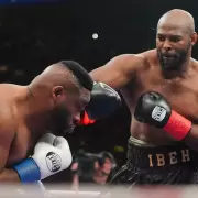 Insólito momento en el boxeo: a Jarrell Miller se le salió la peluca en el ring