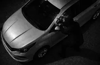 Robo de un auto captado por c�mara de seguridad (Imagen Ilustrativa)