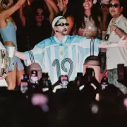 Así fue la primera noche de Bad Bunny en Argentina: emoción, guiño a Messi y polémica en "la casita"