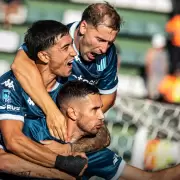 Racing le ganó 2-0 a Banfield y consiguió su segunda victoria consecutiva en el Torneo Apertura