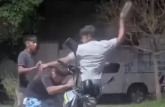 Violencia en Carnaval: le parti� una botella en la cabeza a la salida de una carpa en Perico