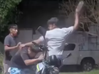 Violencia en Carnaval: le parti� una botella en la cabeza a la salida de una carpa en Perico