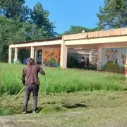 Se intensifican trabajos de desmalezado y mantenimiento en establecimientos educativos de Jujuy