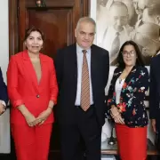 Tres senadores se fueron del interbloque peronista y el oficialismo se acerca a los dos tercios