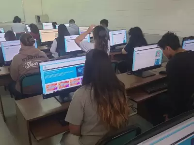 Alumnos rinden el ingreso a la carrera de medicina