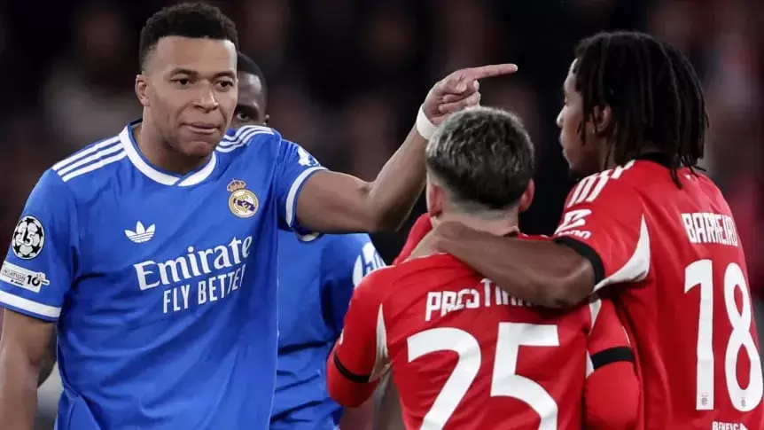 Discusión entre Kylian Mbappé y Gianluca Prestianni, en la ida entre Real Madrid y Benfica