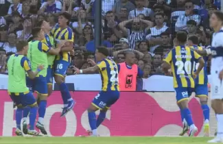 Festej� de visitante de Rosario Central en La Plata