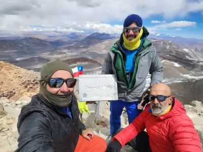 Monta�istas Juje�os hicieron cumbre en el volc�n m�s alto del Mundo