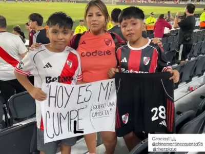 Sue�o Monumental: Viaj� desde Jujuy por Gallardo y se trajo un regalo del Capit�n