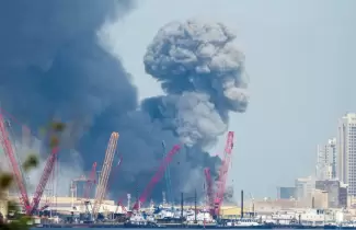 El humo se eleva al cielo despu�s de que se escucharon explosiones en Manama, Bahr�in, el 28 de febrero de 2026. REUTERS/Stringer