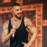 Caos y tensi�n en Europa: lanzaron gas pimienta en pleno concierto de Ricky Martin y tuvieron que evacuar gente