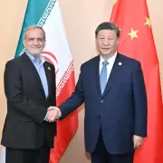 China respaldó a Irán, su mayor proveedor de petróleo: "Ormuz es un canal importante para los bienes y la energía"
