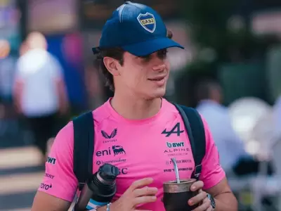 Franco Colapinto en el paddock de Australia con la gorra de Boca
