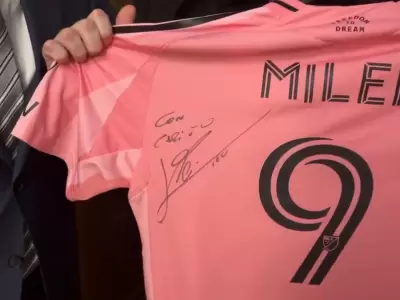 Camiseta que recibi� el presidente Milei firmada por Lionel Messi