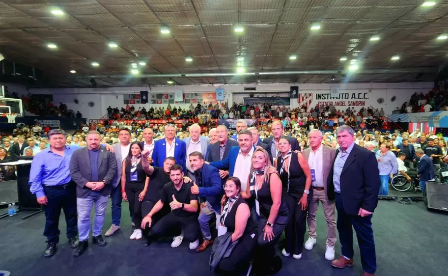 Chiqui Tapia encuentro con dirigentes