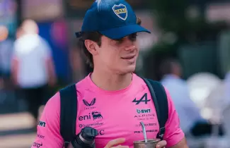 Franco Colapinto con la gorra de Boca Juniors