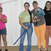Escándalo en Misiones: un municipio festejó el Día de la Mujer regalando escobas y baldes