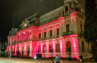 casa de gobierno iluminada
