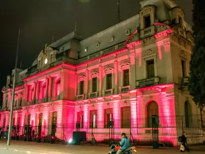 casa de gobierno iluminada
