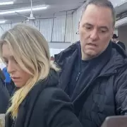 El jefe de Gabinete, Manuel Adorni, y su esposa, Bettina Angeletti, durante la visita a la tumba del rebe de Lubavitch, en Nueva York