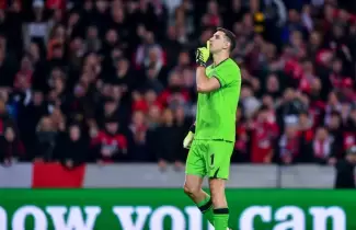 El duelo entre el Dibu Mart�nez con la hinchada del Lille en el partido de 2024 por la Europa Conference League