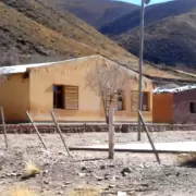 Solidaridad en Humahuaca: buscan donaciones de calzados y útiles para la escuela de Varas