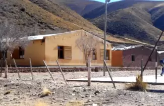 Solidaridad en Humahuaca: buscan donaciones de calzados y �tiles para la escuela de Varas