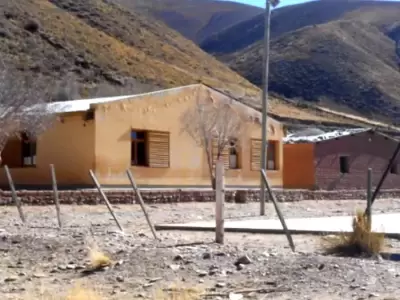 Solidaridad en Humahuaca: buscan donaciones de calzados y �tiles para la escuela de Varas