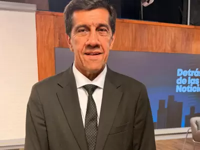 sadir detras de las noticias