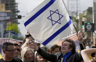 Milei con bandera de Israel