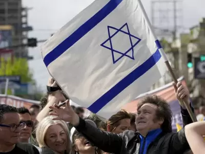 Milei con bandera de Israel
