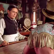 Murió Matt Clark, figura del western y el célebre cantinero de Volver al futuro III